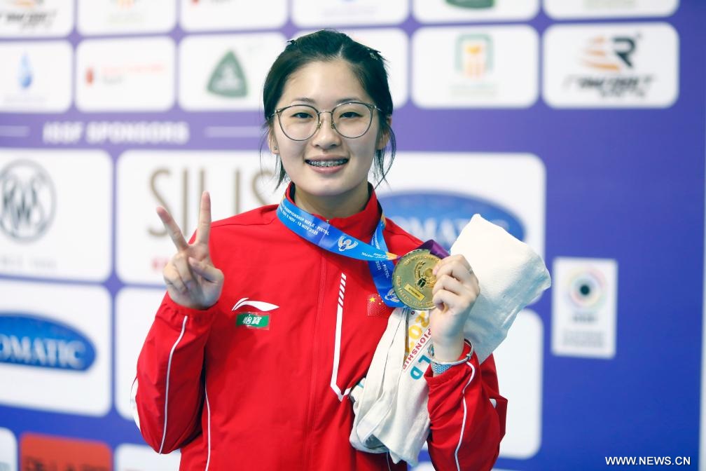 الصينية ياو والهندي سامرات يتوجان ببطولة العالم في رماية المسدس الهوائي من مسافة 10 أمتار