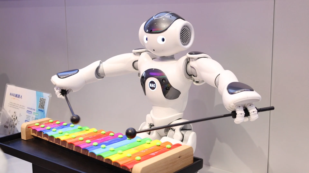 افتتاح أول متجر صيني للروبوتات البشرية