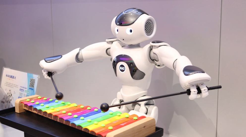 افتتاح أول متجر صيني للروبوتات البشرية