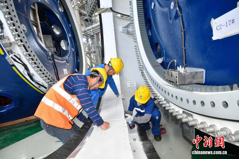 هاينان تصنّع أضخم شفرة لتوربينات الرياح في العالم بقطر دوار يبلغ 292 مترا