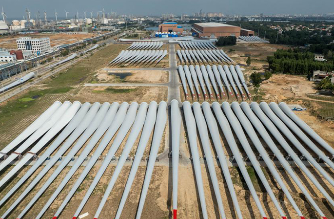 هاينان تصنّع أضخم شفرة لتوربينات الرياح في العالم بقطر دوار يبلغ 292 مترا