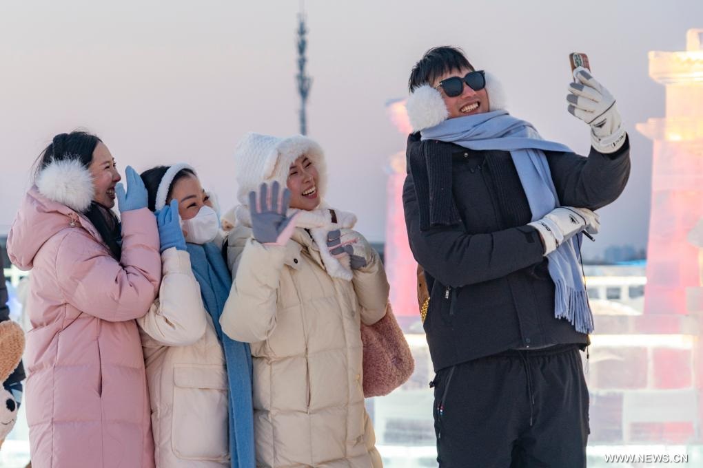 افتتاح أكبر حديقة للجليد والثلج في العالم في شمال شرقي الصين