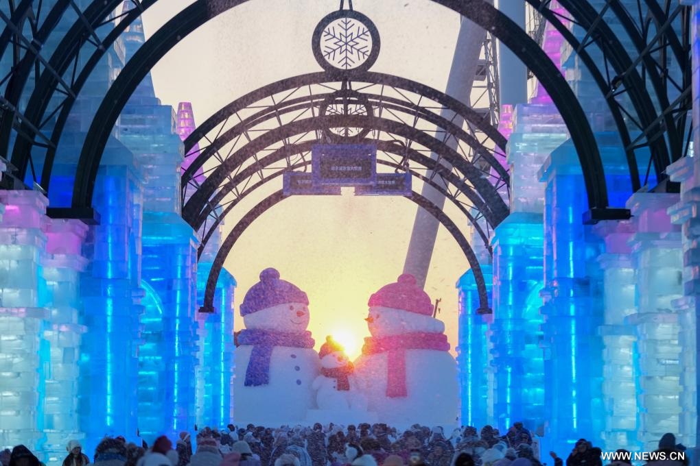 افتتاح أكبر حديقة للجليد والثلج في العالم في شمال شرقي الصين