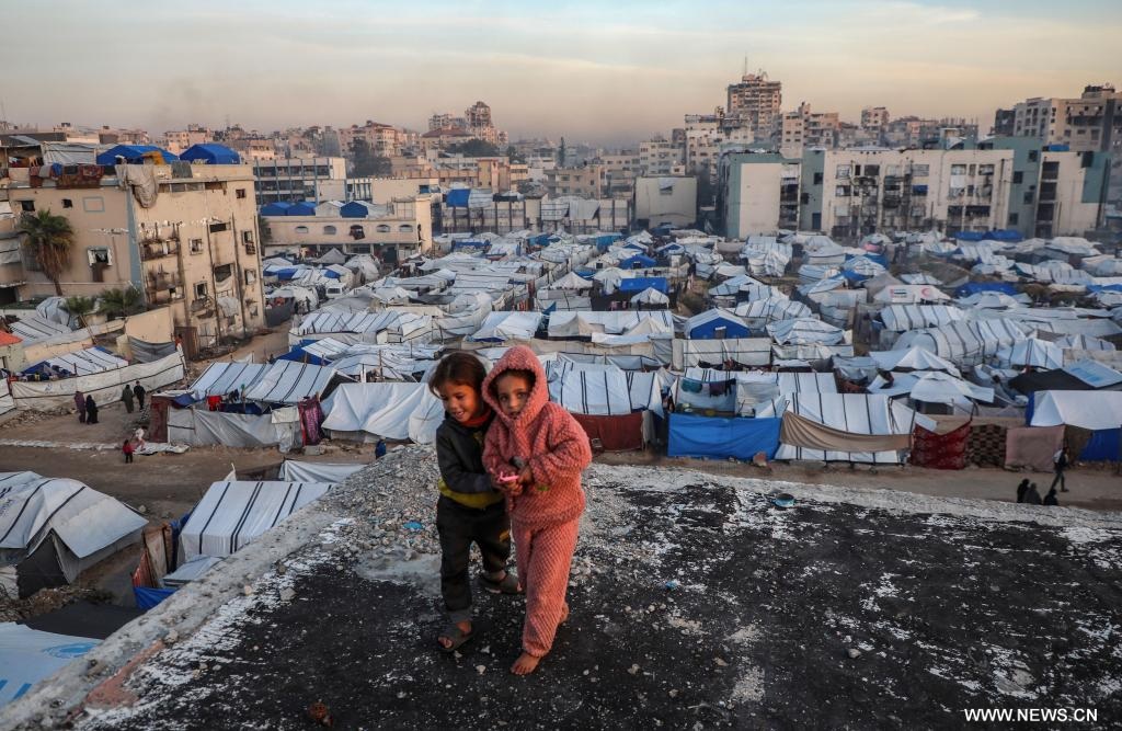 مشاهد لأطفال نازحين في غزة