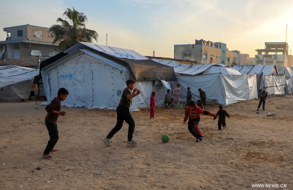 مشاهد لأطفال نازحين في غزة