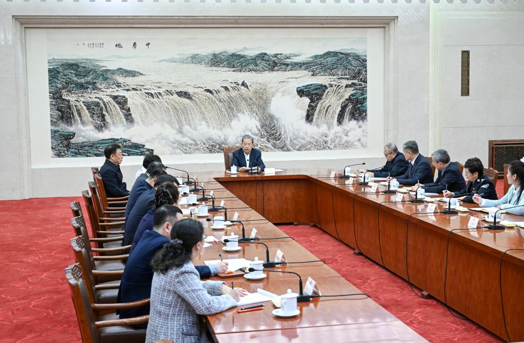 حث المشرعين الصينيين على أداء واجباتهم القانونية بأمانة