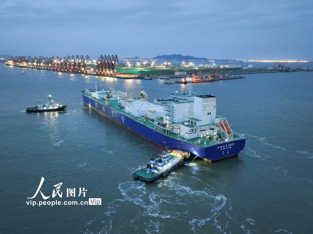 "سوهاي 1"، أول سفينة في العالم لتربية السلمون تبدأ أول عملية استزراع في المياه العميقة