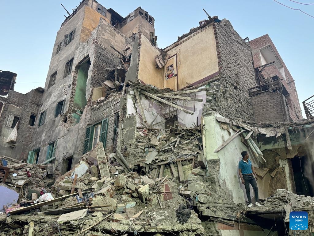 مصر: وفاة 8 أشخاص واستخراج آخر جثه مفقودة بعد انهيار عقار سكني بحي إمبابة