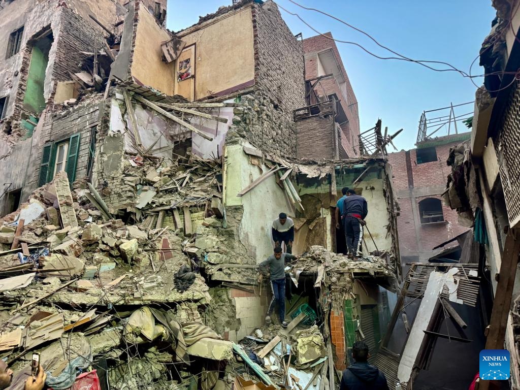 مصر: وفاة 8 أشخاص واستخراج آخر جثه مفقودة بعد انهيار عقار سكني بحي إمبابة