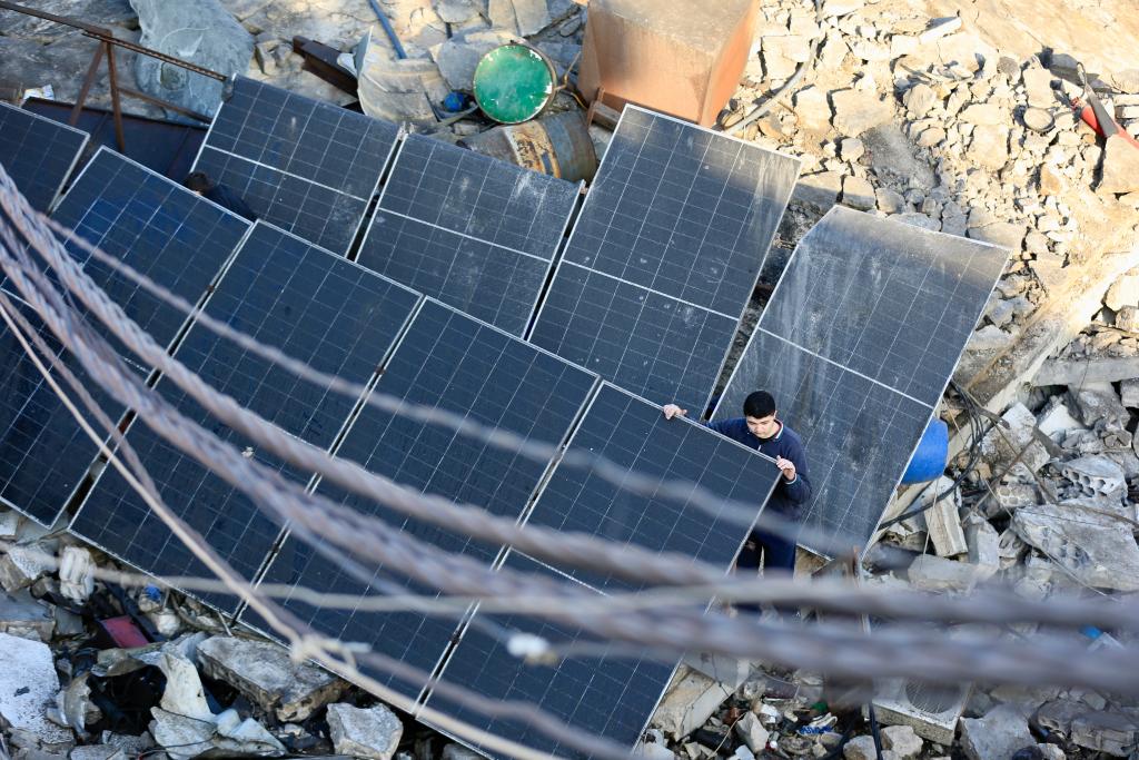 الصورة: تداعيات غارة إسرائيلية على قضاء صيدا جنوبي لبنان