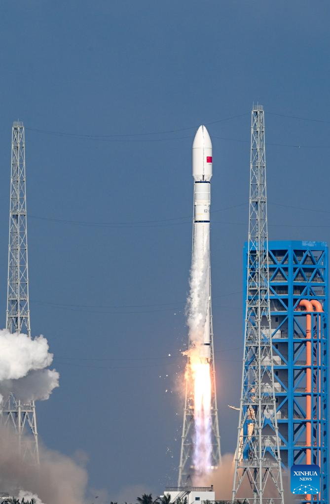 الصين تطلق إلى الفضاء مجموعة جديدة من الأقمار الاصطناعية للإنترنت