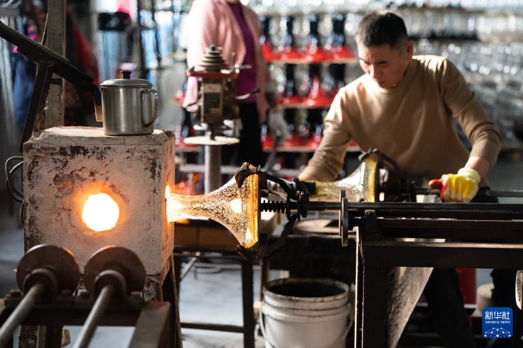 تيانتشانغ، آنهوي: أنابيب الشيشة الملونة من بلدة صغيرة إلى أسواق العالم