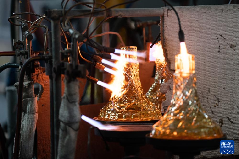 تيانتشانغ، آنهوي: أنابيب الشيشة الملونة من بلدة صغيرة إلى أسواق العالم