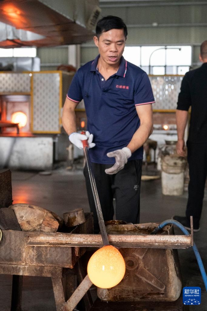 تيانتشانغ، آنهوي: أنابيب الشيشة الملونة من بلدة صغيرة إلى أسواق العالم