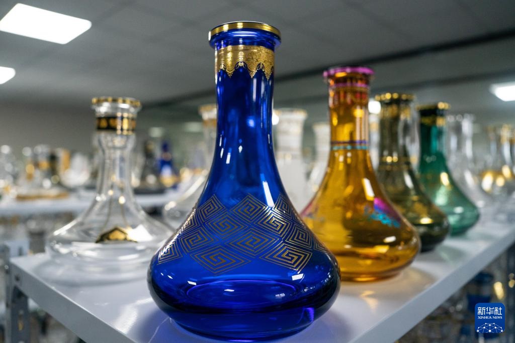 تيانتشانغ، آنهوي: أنابيب الشيشة الملونة من بلدة صغيرة إلى أسواق العالم