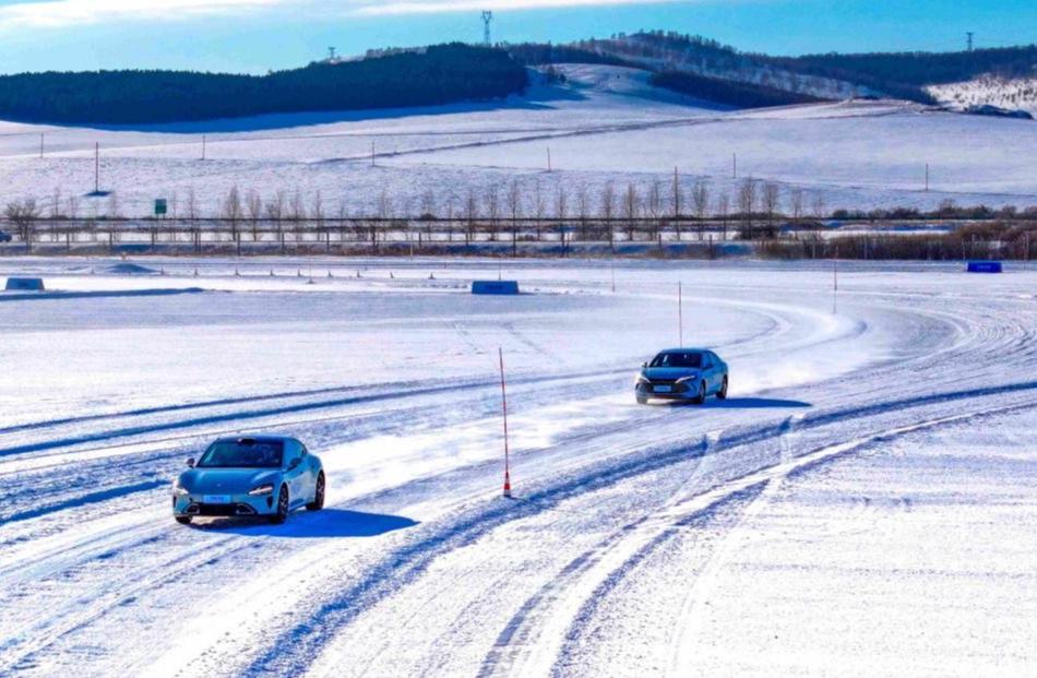 اختبارات السيّارات وسياحة الجليد والثلج تجعلان المناخ القاسي في ياكيشي محرك نمو اقتصادي