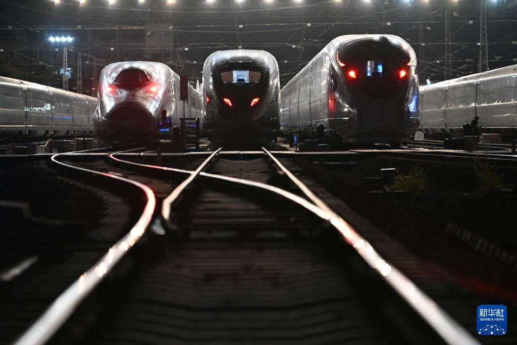 أسطول القطارات فائقة السرعة في قوانغتشو يتأهب لذروة أسفار عيد الربيع