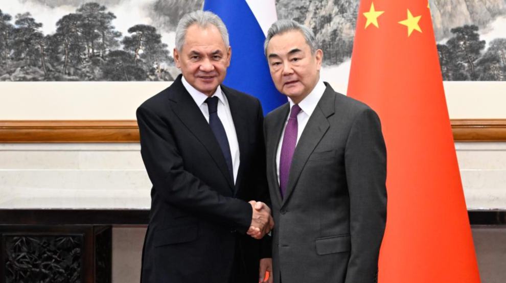 كبير الدبلوماسيين الصينيين يعقد حوارا استراتيجيا مع سكرتير مجلس الأمن الفيدرالي الروسي