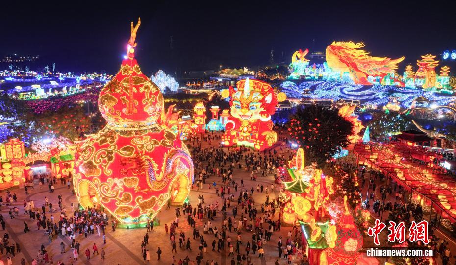 صور جوية تبرز مهرجان زيغونغ الدولي الثاني والثلاثين للفوانيس الملونة