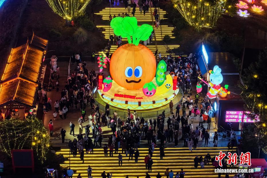 صور جوية تبرز مهرجان زيغونغ الدولي الثاني والثلاثين للفوانيس الملونة