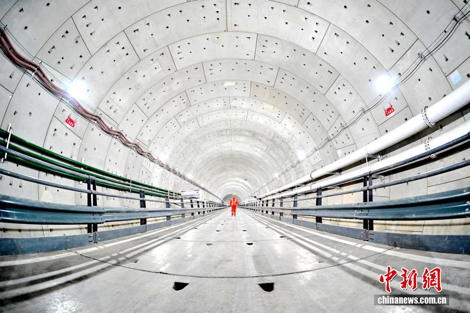 تشينغداو: تقدم سلس في أعمال حفر أكبر نفق طريق بحري في العالم