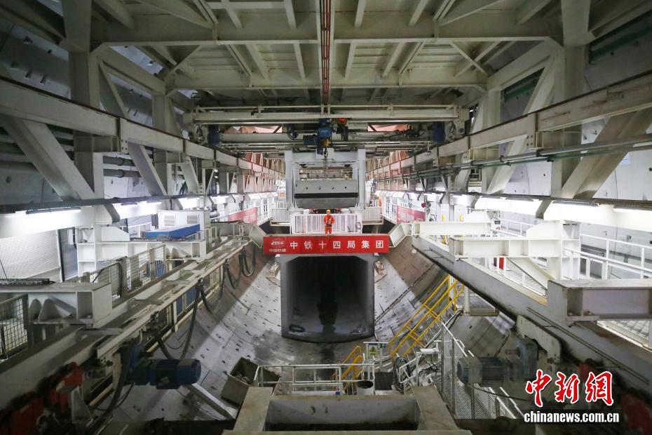 تشينغداو: تقدم سلس في أعمال حفر أكبر نفق طريق بحري في العالم