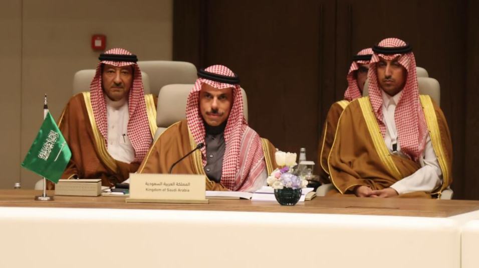 الاجتماع الوزاري التشاوري في الرياض يطالب إيران بوقف الهجوم واحترام حسن الجوار