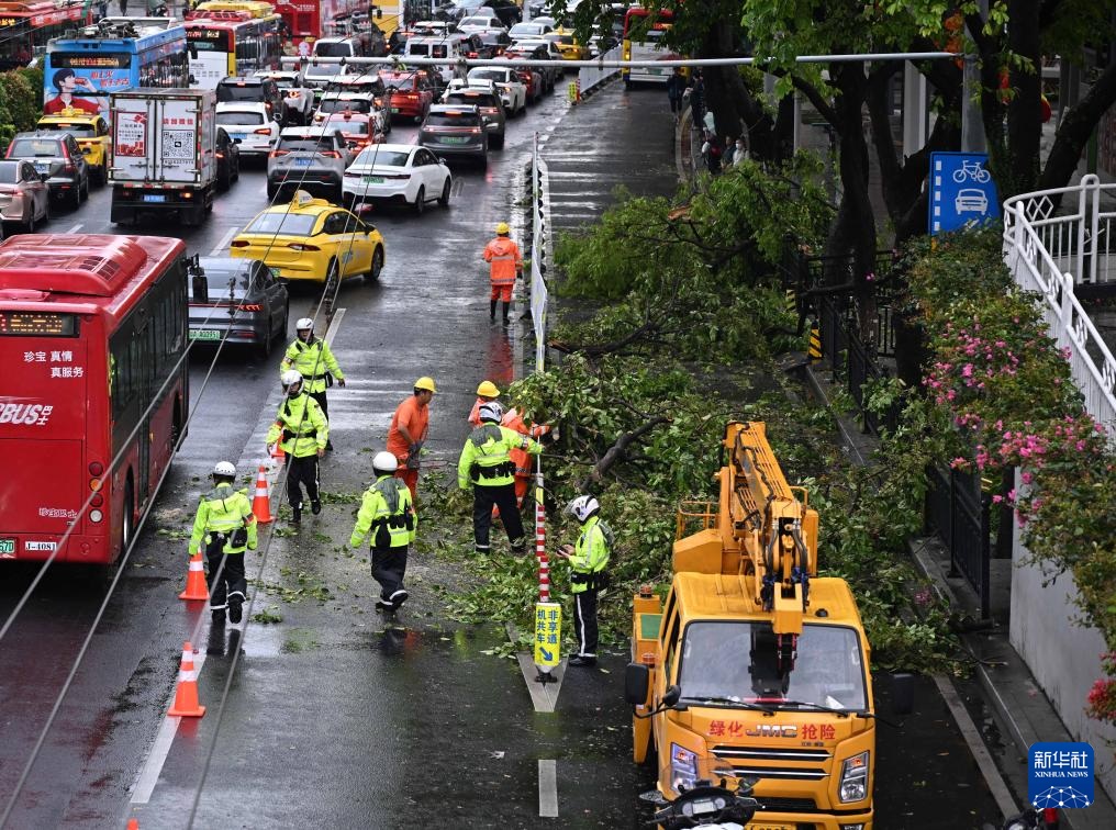 الصين تصدر إنذارات لمواجهة أحوال جوية قاسية في جنوبي البلاد