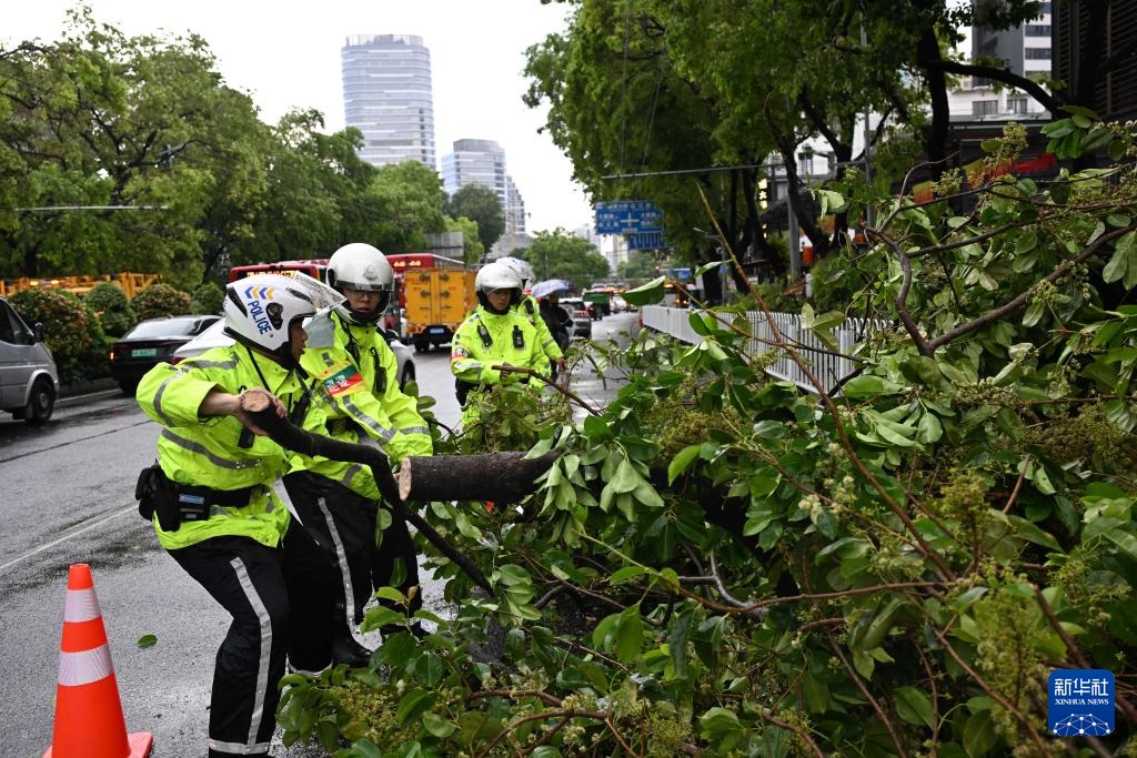 الصين تصدر إنذارات لمواجهة أحوال جوية قاسية في جنوبي البلاد
