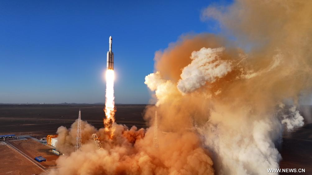 الصين تطلق الصاروخ الحامل "ليجيان-2 واي 1"