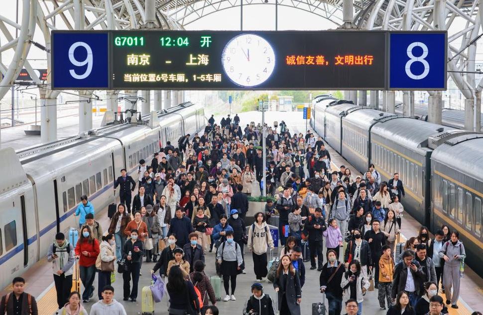 الصين تتوقع أكثر من 90 مليون رحلة بالسكك الحديدية خلال موسم السفر بمناسبة عطلة عيد "تشينغمينغ"