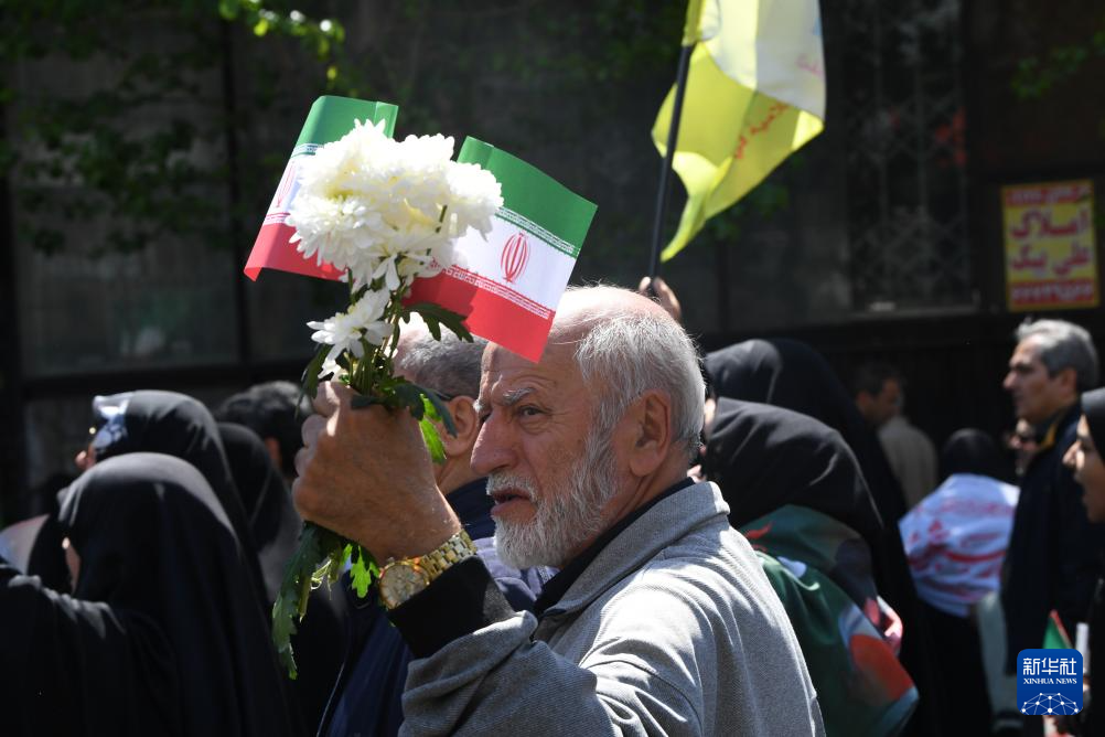 إيران تحيي
