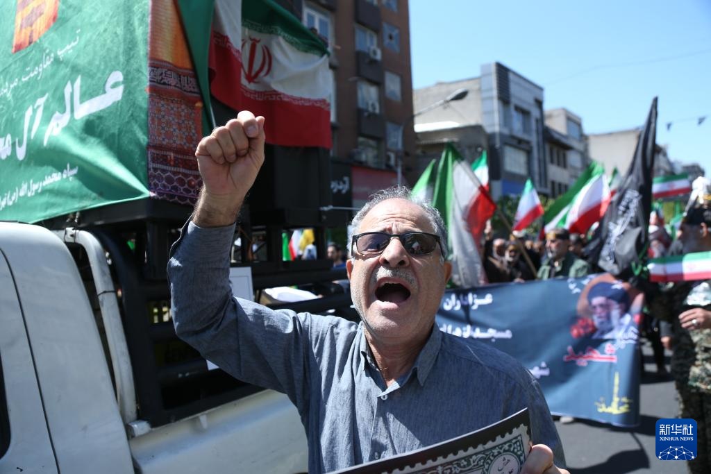إيران تحيي