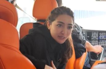 مرشدة سياحية: "أسعى إلى أن يعرف السياح الوجه الحقيقي لشينجيانغ"