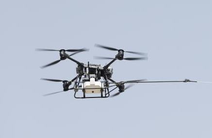 ينتشوان: الطائرات المسيّرة تنظف عوازل شبكة الكهرباء