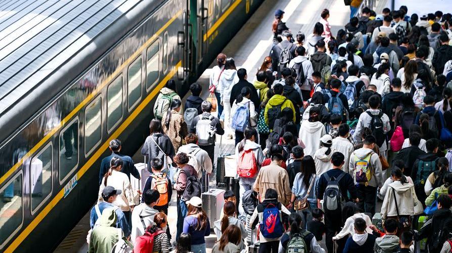 السكك الحديد الصينية تستعد لتشغيل 158 مليون رحلة راكب في فترة السفر في عطلة عيد العمال