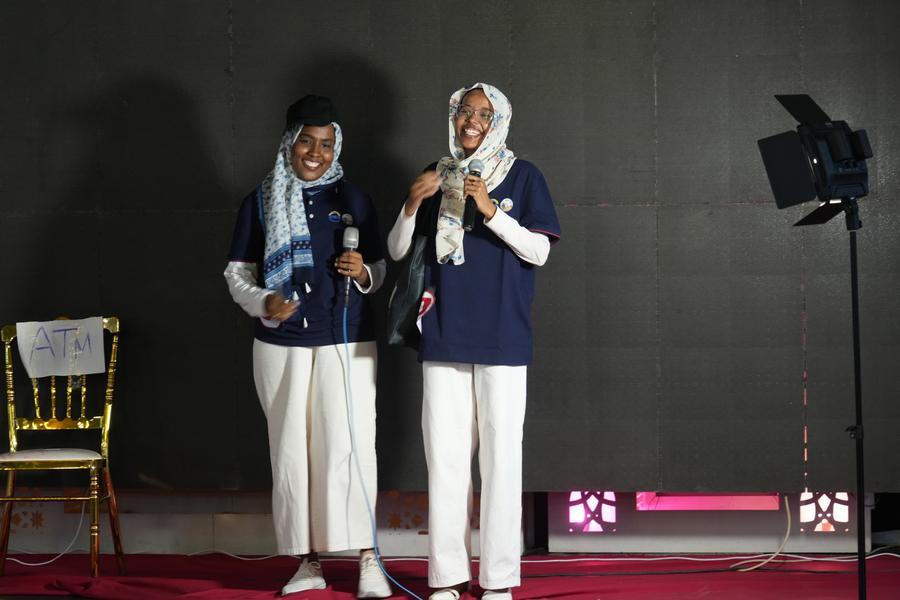 مقالة: طلاب سودانيون يعبرون إلى العالم عبر 