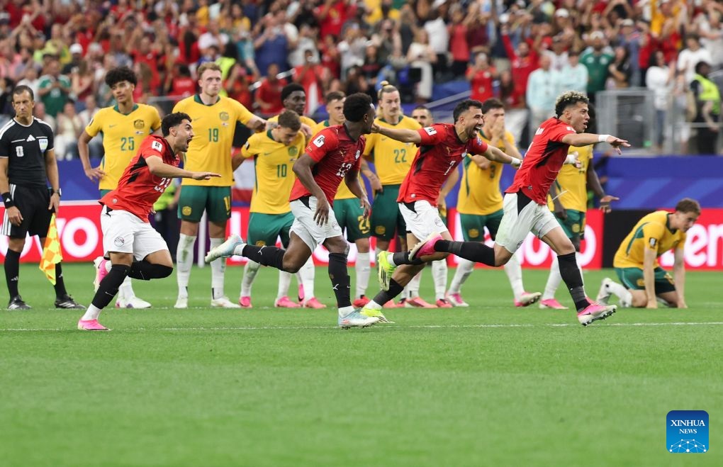 مصر تتأهل إلى الدور الـ16 في كأس العالم بعد فوزها على استراليا بركلات الترجيح 4 - 2