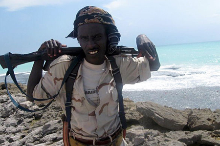 مشاهدة الملامح الحقيقية للقرصان البحرى الصومالى لاول مرة.