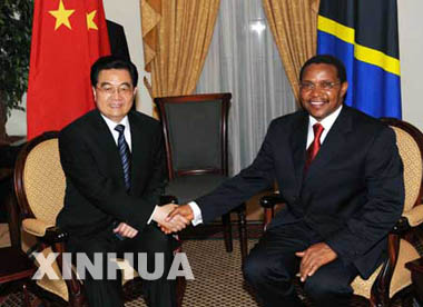  الرئيس الصينى هو جين تاو استقبل نظيره التنزانى جاكايا مريشو كيكويت فى دار السلام مساء 14 فبراير 2009 \r\n\r\n