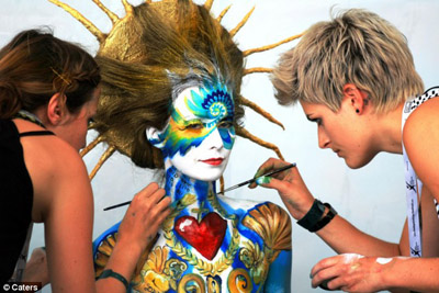 المهرجان العالمى لفن الرسم الملون على الجسم البشري فى النمسا