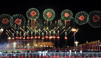 الصين تقيم احتفالا بمناسبة العيد الوطنى فى ميدان تيانانمن بمشاركة 60 الف فرد 