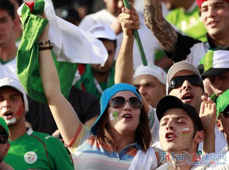 فرحة في الجزائر بعد التأهل لمونديال جنوب إفريقيا 2010