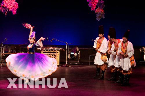 فرقة شينجيانغ للغناء والرقص تقيم حفلا باسم "جاذبية شينجيانغ " بريسبان أستراليا 
