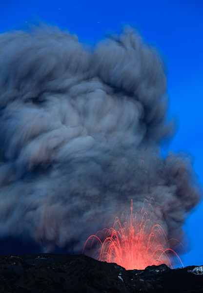 أحدث الصور لثورة بركان أيسلندا: انبعاث الرماد البركاني بمتوسط 50 طن الثانية