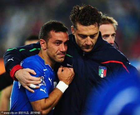 صور : اللاعبون الايطاليون يعانون من الإكتئاب بعد ان خسر منتخبهم في كأس العالم 