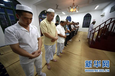  المسلمون الصينيون يستقبلون شهر رمضان المبارك