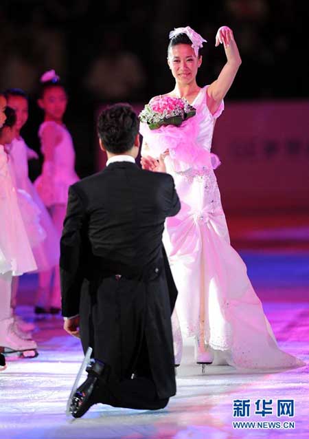 اقامة شن شيويه وتشاو هونغ بوه حفلة الزفاف الرومانسية على الجليد 