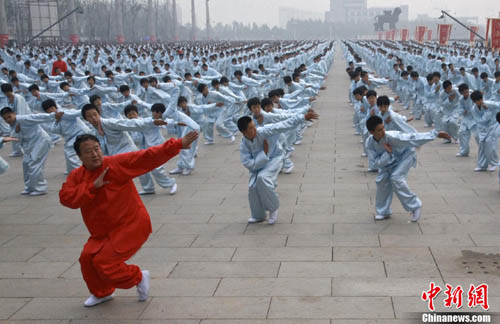 رقم قياسي فى موسوعة غينيس: 15 ألف شخص يمارسون الووشو في خبي الصينية