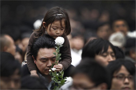 مدينة شانغهاي تقيم  حفلا تذكاريا لضحايا حادثة الحريق